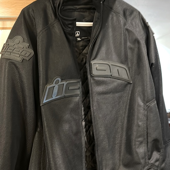Icon stealthhooligan XL motorcycle jacket-barely worn looks brand new. - Picture 1 of 7